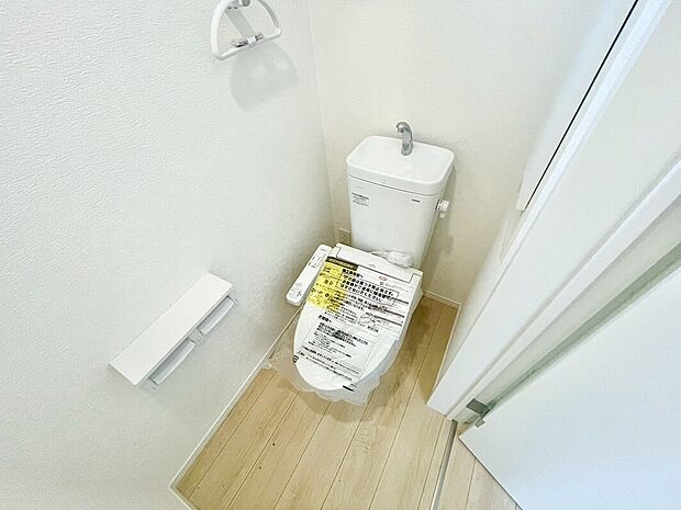 【ウォシュレット付きトイレ】快適な温水清浄便座付。いつも使うトイレだからこそ、こだわりたいポイントですね。
