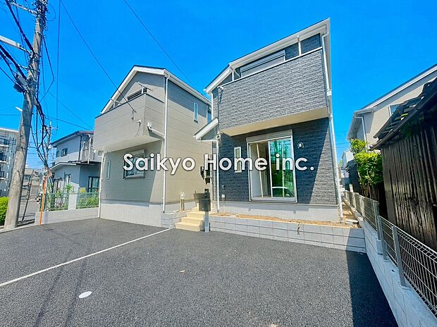 【前面道路含む外観】緑豊かで閑静な住宅街は子育てにはピッタリです。