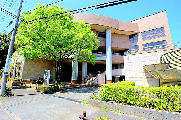  多摩聖ヶ丘図書館