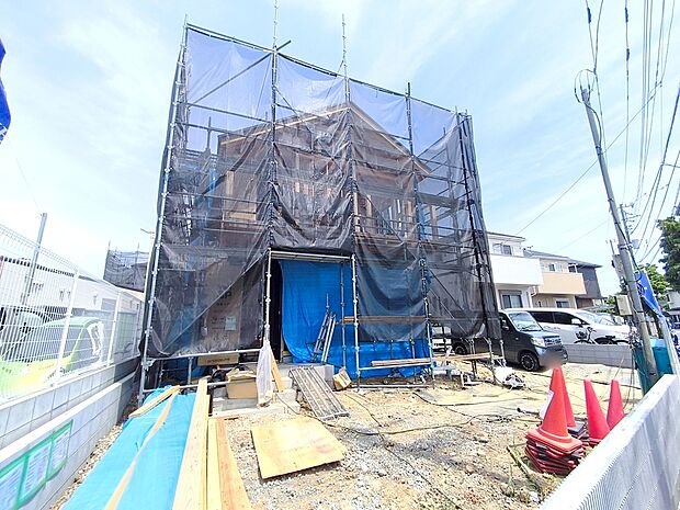 【現地外観写真】お隣にはコンビニがあるので、大変便利です！