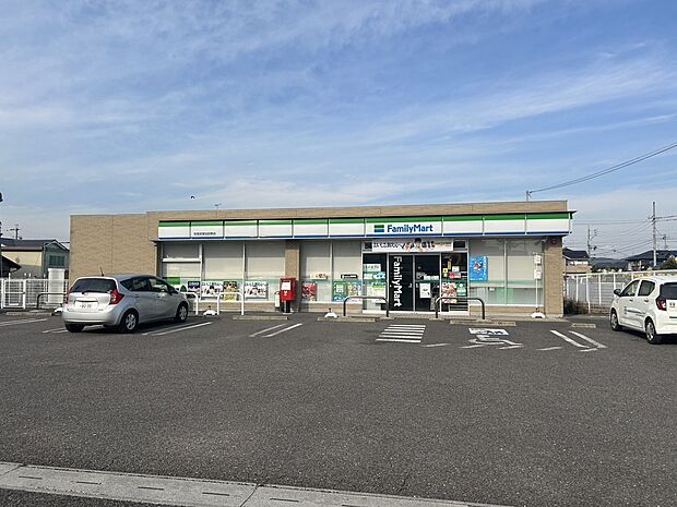 ファミリーマート各務原那加前野店（約747m）