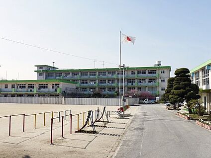 北九州市立上津役小学校 徒歩818m