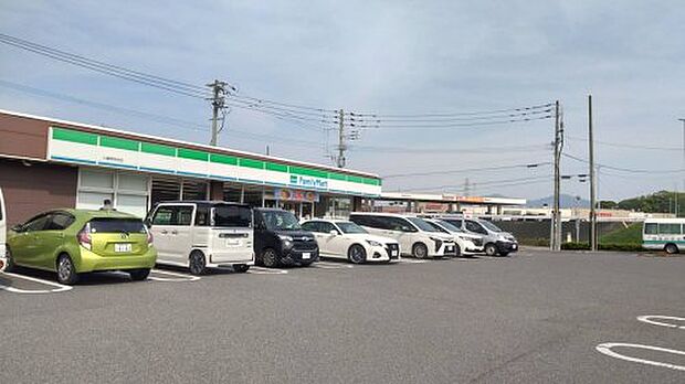 ファミリーマート 八幡学研台店