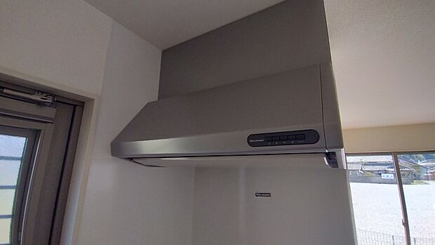 【レンジフード】同仕様物件の設備です。実際とは異なる場合があります。