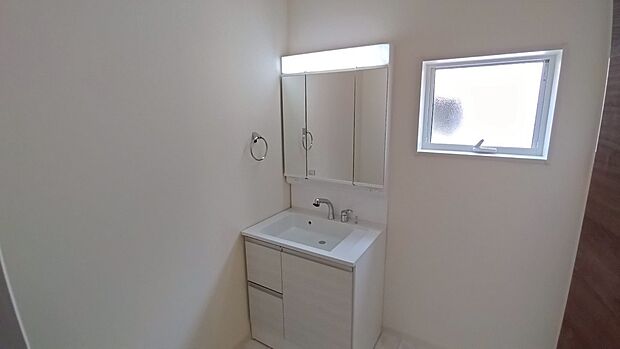 【洗面化粧台】同仕様物件の設備です。実際とは異なる場合があります。