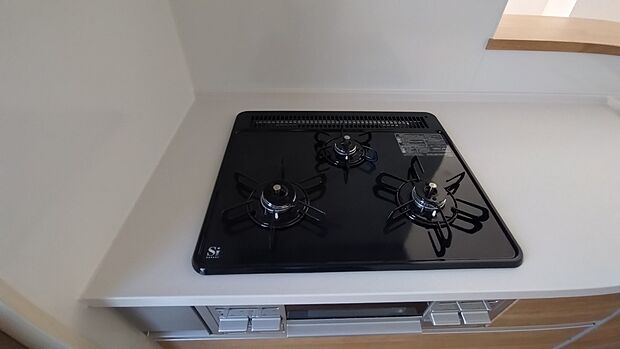 【コンロ】同仕様物件の設備です。実際とは異なる場合があります。