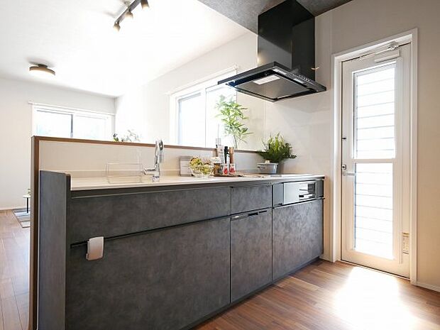 【キッチン】同仕様の設備・仕様の写真です。実際とは異なる場合があります。