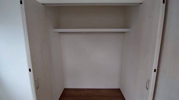 【クローゼット】同仕様物件の設備・仕様の写真です。実際とは異なる場合があります。