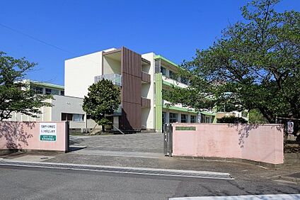 飯塚市立庄内小学校 徒歩493m