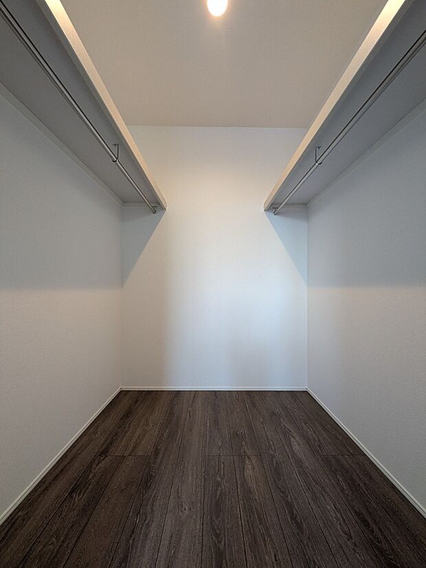 【ウォークインクローゼット】洋室7.75帖にWICをご用意しております。