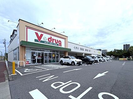 V・drug 名塚店 徒歩650m