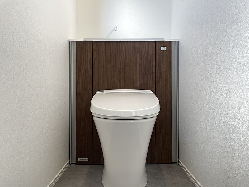 トイレ　 ■シンプルなデザイン一体型シャワートイレ
