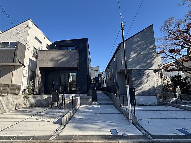 ■閑静な住宅街に佇む高級感のある外観。