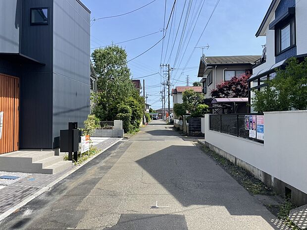 【前面道路含む現地写真】■南西側幅員約5.0m公道に接面