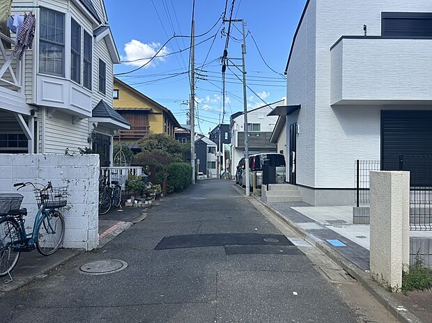 【前面道路含む現地写真】現地（2025年10月）撮影