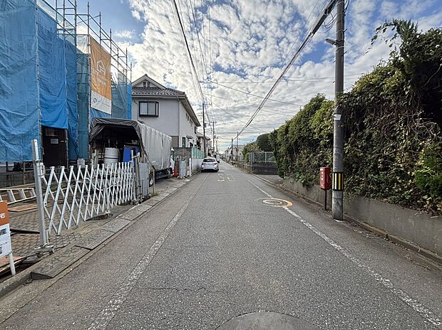 【前面道路含む現地写真】現地（2025年10月）撮影