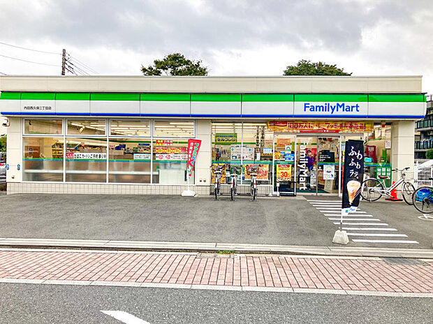ファミリーマート内田西久保二丁目店（約130m）