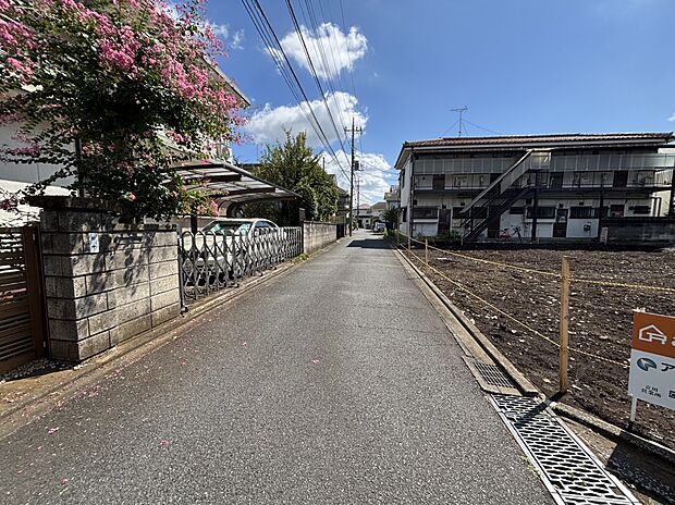 【前面道路含む現地写真】現地（2025年9月）撮影
■北側 幅員約4.0ｍ公道に接面
■東側 幅員約4.0ｍ公道に接面