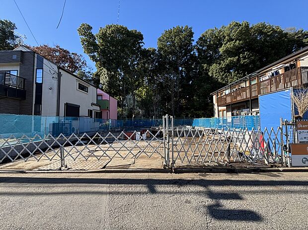 【前面道路含む現地写真】現地（2025年11月）撮影
■南東側幅員約4.0ｍ公道に接面