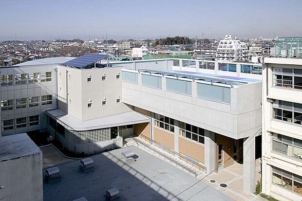 大泉中学校(約1,300m)