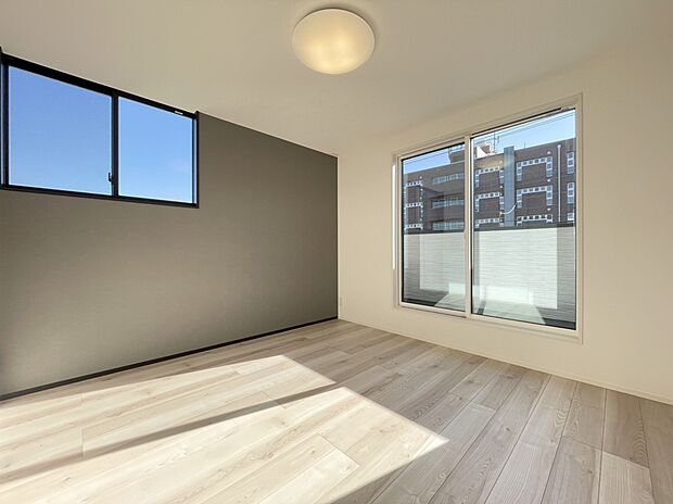 【主寝室　（同仕様）】■全居室収納あり
■ゆとりの広さ
■ウォークインクローゼットのある洋室は大型の荷物もスッキリ。