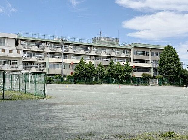 第四中学校(約1,600m)