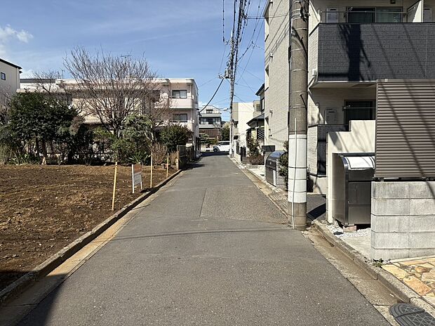 【前面道路含む現地写真】■北東側幅員約4.0m公道に接面