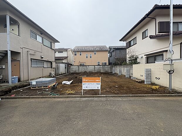 【前面道路含む現地写真】■北側幅員約5.0m公道に接面