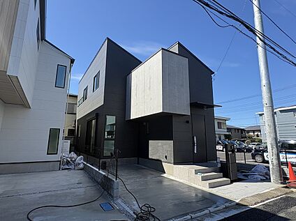 前面道路含む現地写真(A号棟)