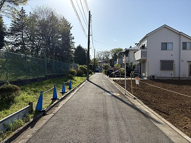 【前面道路含む現地写真】■南側幅員約4.0m公道に接面