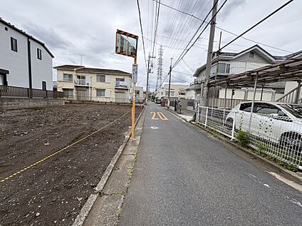 前面道路含む現地外観写真
