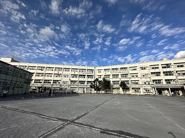 本宿小学校（約650m）