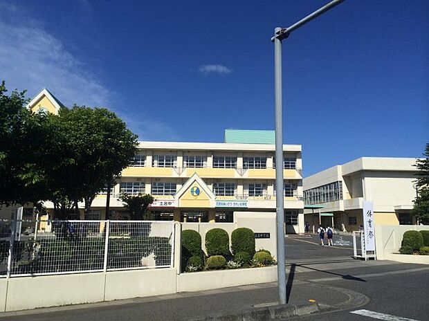 土呂中学校(約500m)
