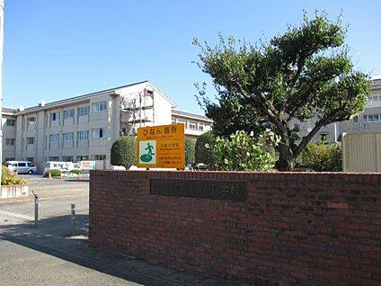 ひたちなか市立外野小学校 約1,600m(徒歩約20分)