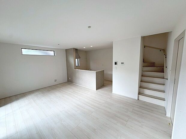 【全棟ＬＤＫ１６帖以上】ゆとりあるリビングに家族の時間も増えますね！