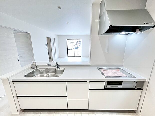 【オール電化住宅】浄水器付きのシステムキッチンやＩＨコンロ、浴室乾燥機など暮らしやすい設備が充実してますよ！