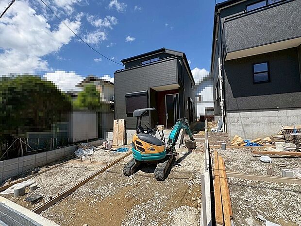 【現地外観写真（２号棟）】内覧予約は当日から承っております！お気軽にお問い合わせ下さいませ♪