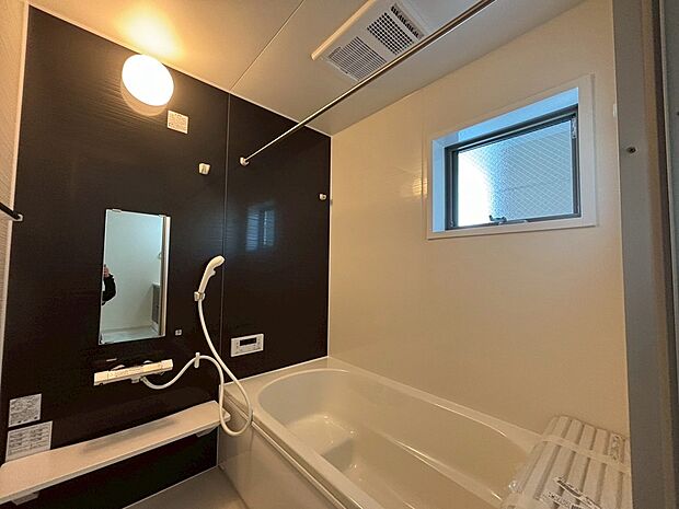 【エコベンチ浴槽】快適な半身浴のためのベンチスペースがありますよ♪節水にも効果を発揮します！