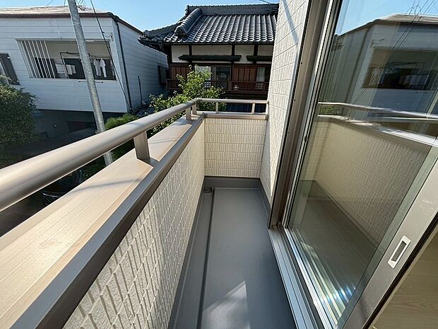 【バルコニー】南西面バルコニーですので、日当り良好で洗濯物が良く乾きそうですね！