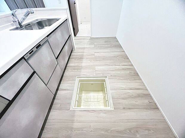 【床下収納】保存食の保管やストック置きに便利ですね!