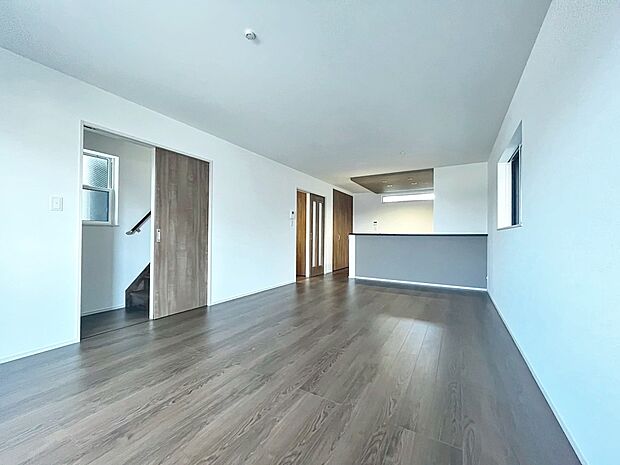 【リビング(2号棟)】LDK約19帖!プライバシーを守る2階リビングです!