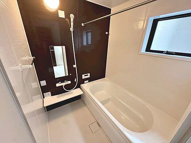 【浴室暖房乾燥機】寒い日も浴室暖房がついているので、温度差が解消できて快適なバスタイムを楽しめますね!