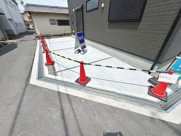 【駐車場】広々駐車スペースはママやお子様の自転車も停められますね♪