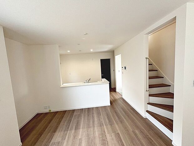 【リビング】プライバシーを守る2階リビングです!ゆっくりと家族団らんをお楽しみください!