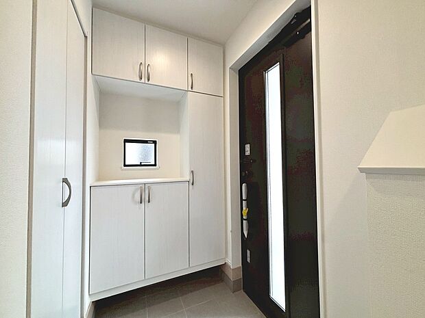 【玄関】シューズボックスありますよ！玄関周りもスッキリ片付きますね！