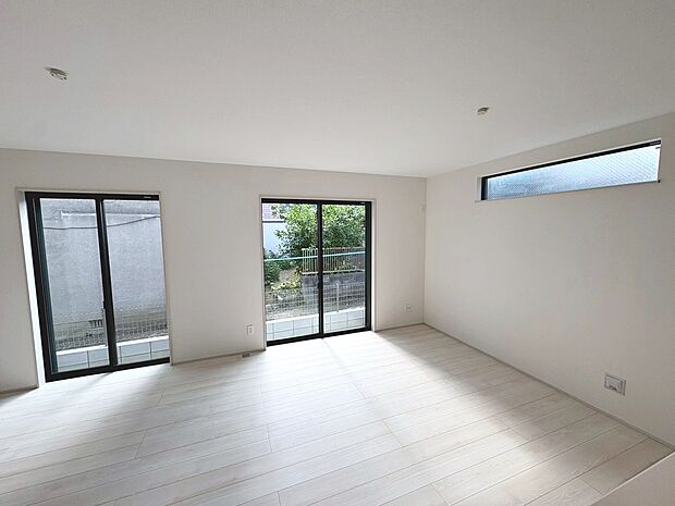 【リビング（Ｃ号棟）】お家探しを始めてみようと思われたら是非【イエストア】までお気軽にご相談下さいませ♪