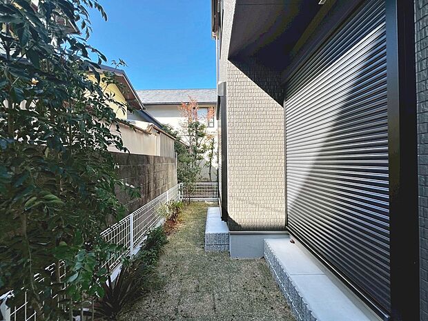 【現地写真】ちょっとしたお庭もあるので、ガーデニングなども楽しめそうですね♪