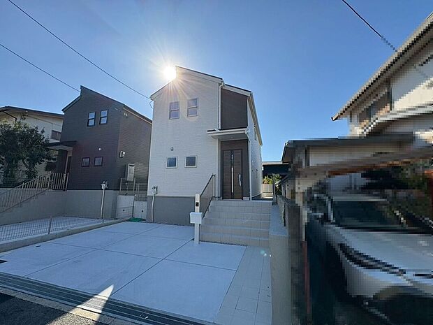 【エントランス】令和７年１１月完成済！キレイなお家ですぐに新生活スタートできますよ！