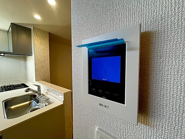 【ＴＶモニター付きインターホン】ＴＶモニター付きインターホンですので、突然の来客時にも外の様子が確認できて安心です！
