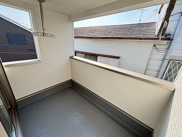 【南面ワイドバルコニー】日当り良好で洗濯物が良く乾きそうですね♪